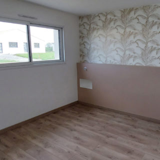 Chambre avec papier peint