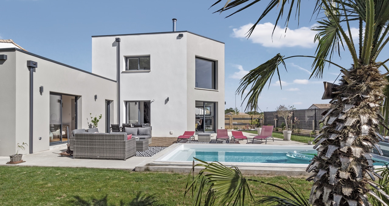 Séjour spacieux et lumineux grâce au vide sur séjour dans une maison familiale en Loire-Atlantique