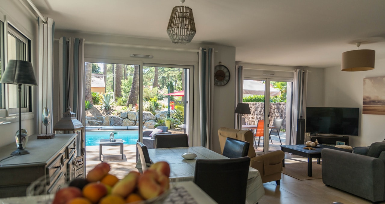 Pièce de vie lumineuse d’une maison de 118 m² à étage à Saint-Brevin-les-Pins