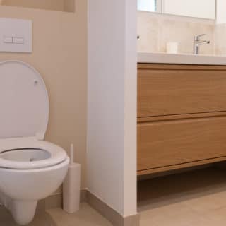 Salle d’eau à l’étage d’une maison neuve de 99 m² à Saint-Brévin-les-Pins