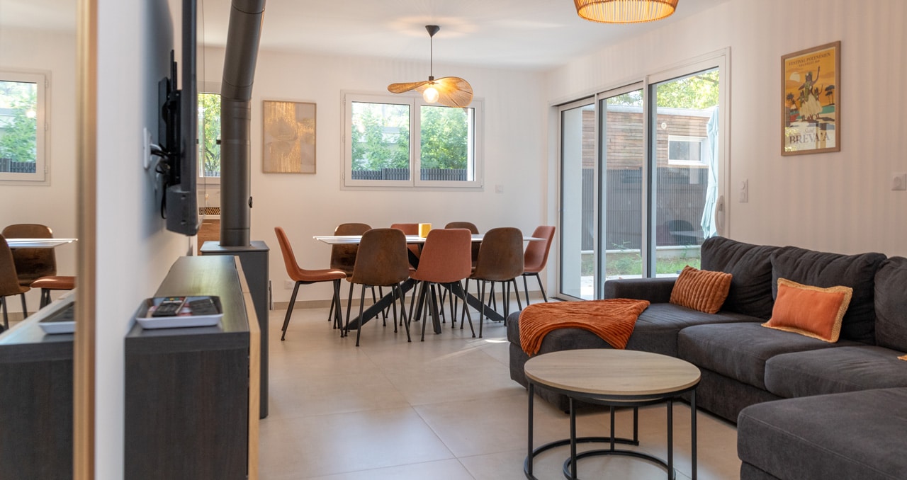 Salon et salle à manger lumineux dans une maison neuve de 99 m² à étage à Saint-Brévin-les-Pins