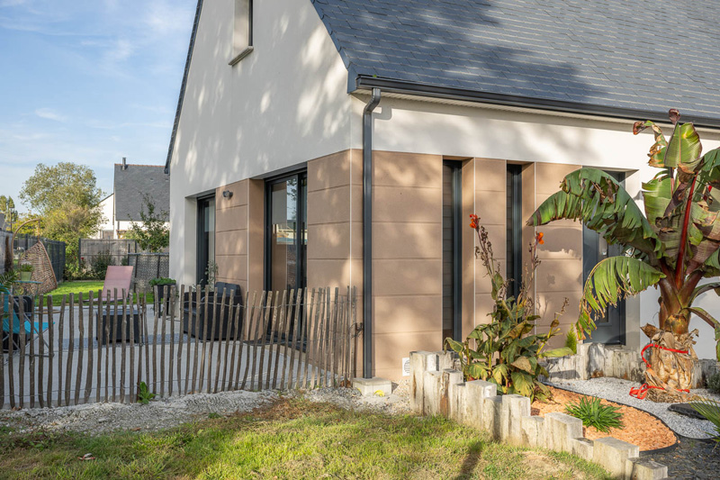 Façade d’une maison neuve à Missillac réalisée par Maisons de l’Atlantique