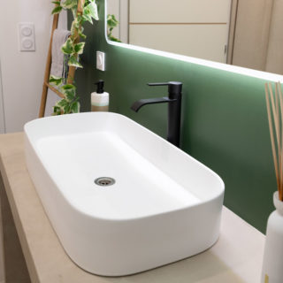 Salle de bain moderne dans maison neuve à Bourgneuf-en-Retz construite par un constructeur